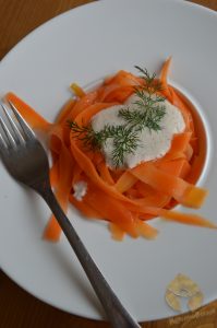 Фетучини от моркови с бадемова майонеза