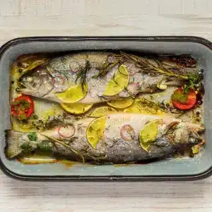 Вкуска рецепта за пъстърва с кокосова коричка и диви гъби