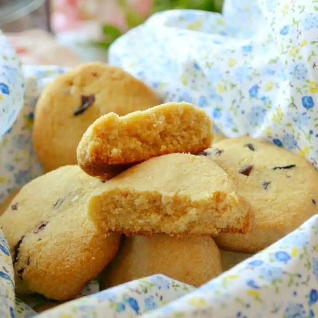 Lemon-Almond-Biscuit